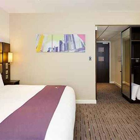 Premier Inn Milton Keynes Central Exterior foto